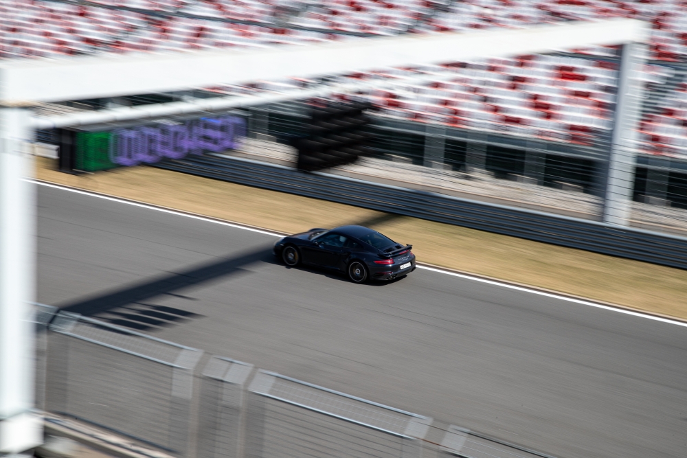 Ближайший автомобиль. Трек дни на Москоу Рейсвей. Трек дни на Moscow Raceway. 2010 Год Москва гонки. Новые автомобили на треке.